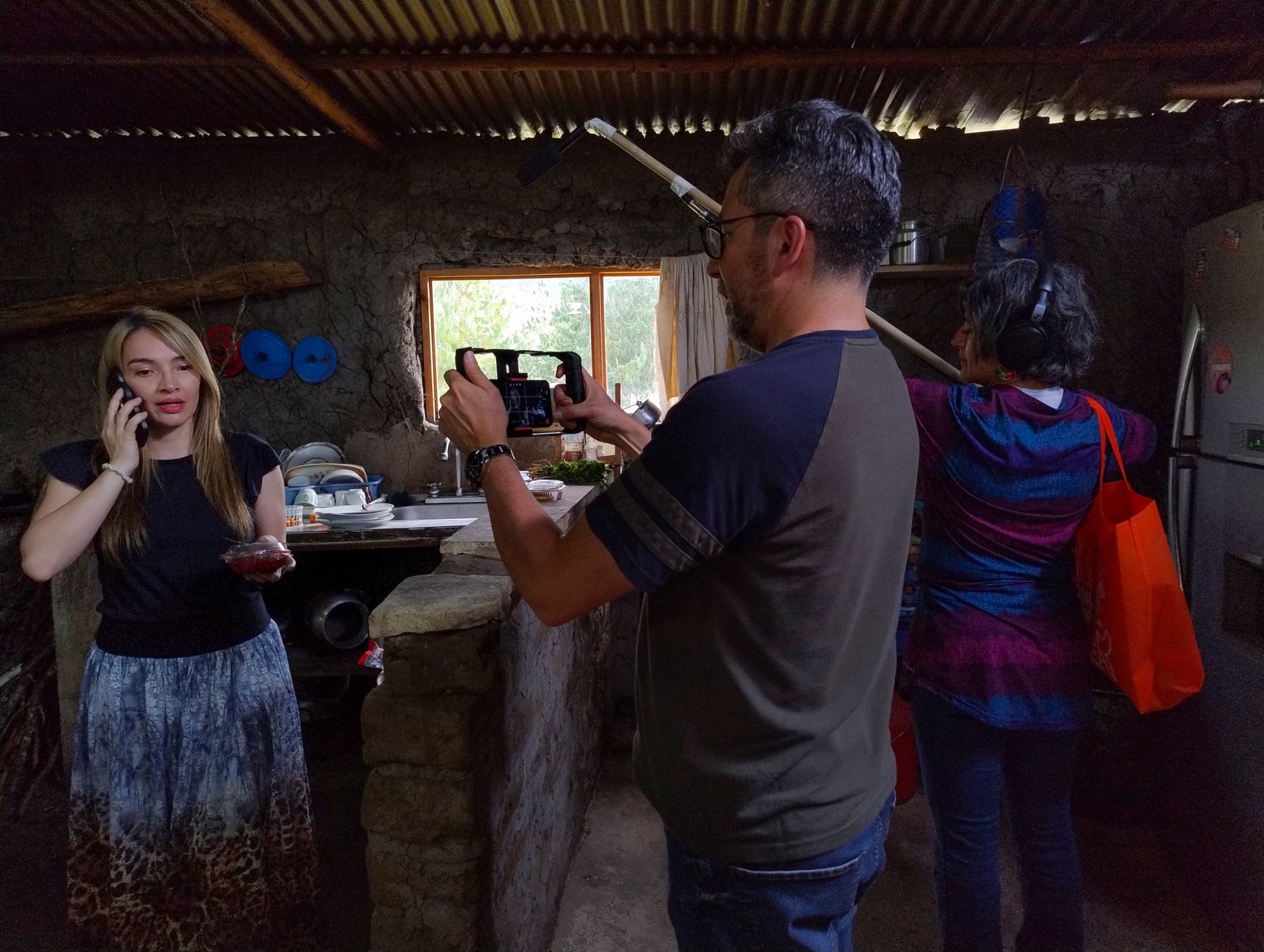 Ferney Saavedra directing an exterior scene